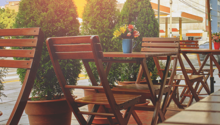 Dehors e tavolini all’aperto: proroga delle regole semplificate fino al 30 giugno 2027 - immagine di copertina