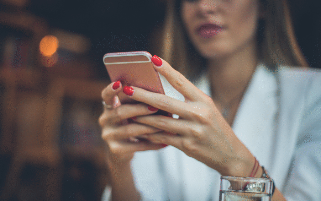 cose da non fare pranzo di lavoro - cellulare