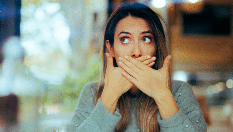 7 abitudini strane nei ristoranti all'estero che potrebbero metterti in imbarazzo - immagine di copertina