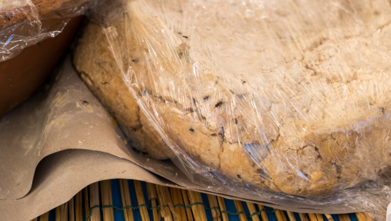 Casu marzu: storiografia gastronomica del formaggio sardo pi&ugrave; discusso - immagine di copertina