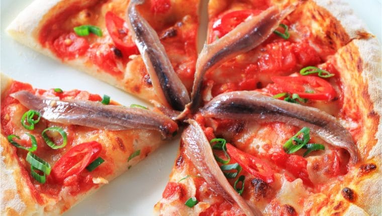 La pizza col pesce non &egrave; un tab&ugrave; - immagine di copertina