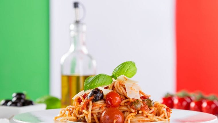 The BBC's 7 rules of italian dining etiquette: how much of it is actually true? - immagine di copertina