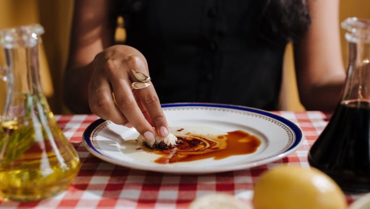 La scarpetta al ristorante non &egrave; (quasi) mai una cafonata - immagine di copertina