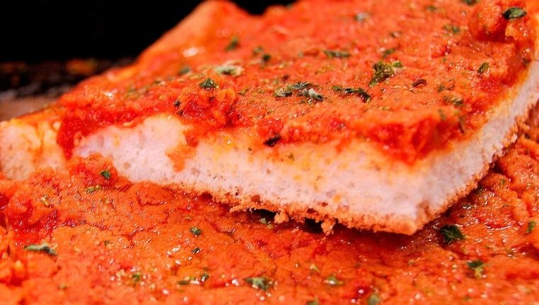 Lo sfincione racconta Palermo da secoli | Storiografia Gastronomica - immagine di copertina